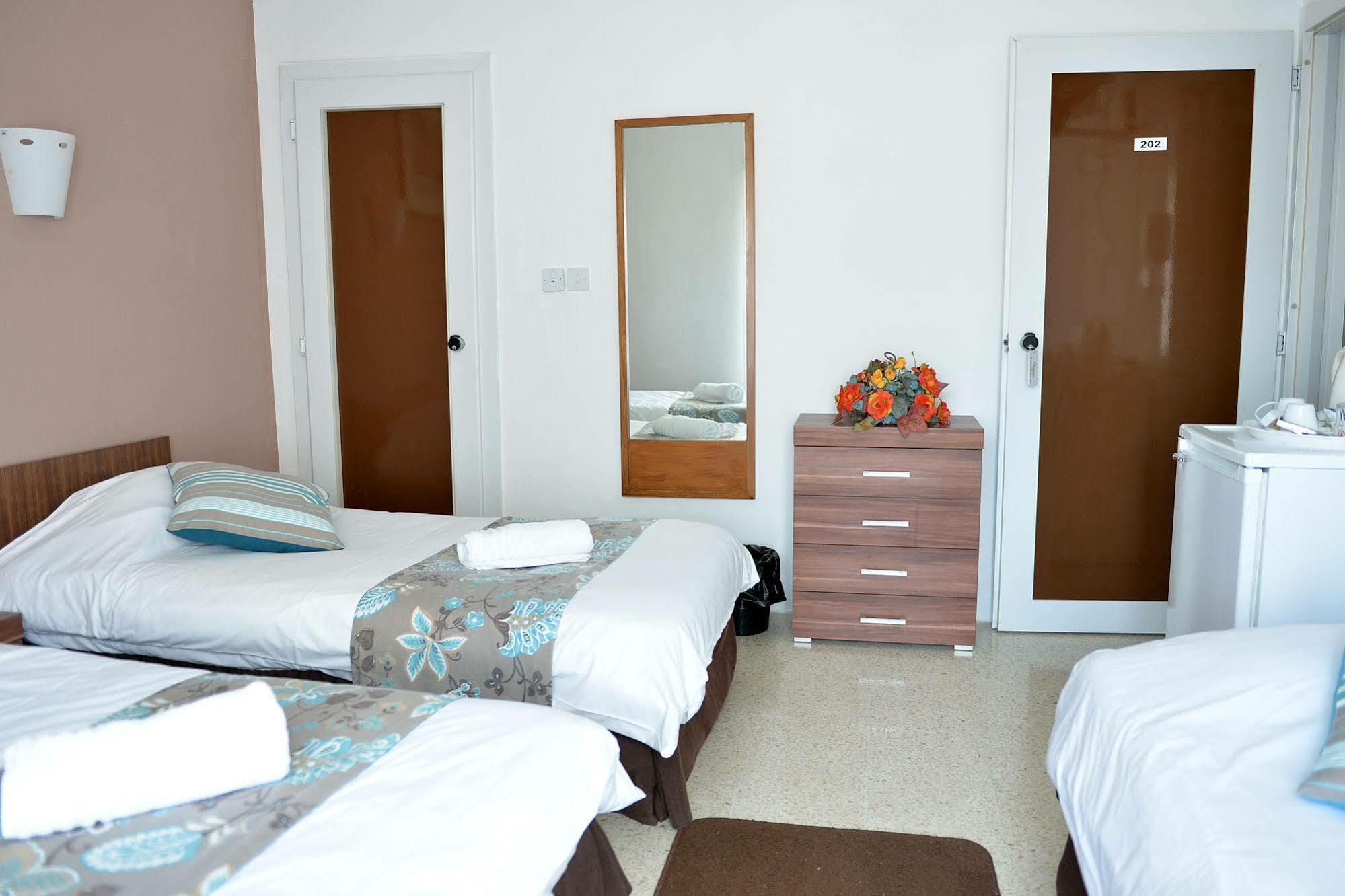 Sunstone Boutique Guest House Buġibba Ngoại thất bức ảnh