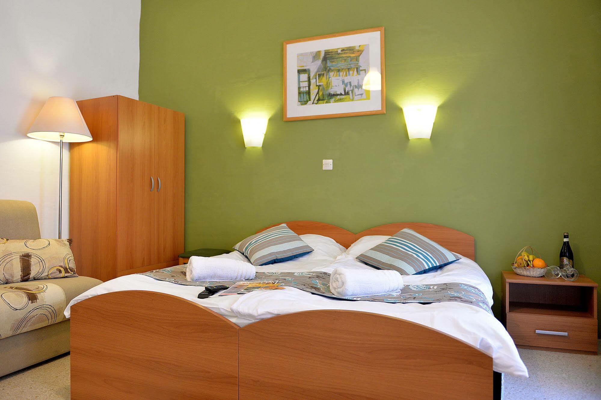 Sunstone Boutique Guest House Buġibba Ngoại thất bức ảnh